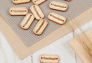 Нашивки из дерева "Hand made" 2,4х1,2см